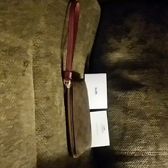 •Last Price Drop•💖BNWTS💖 Coach Wristlett - Picture 6 of 8